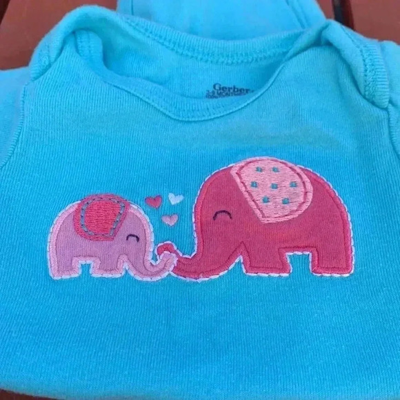 Five for 25  Gerber onesie with pink elephants - Picture 3 of 4